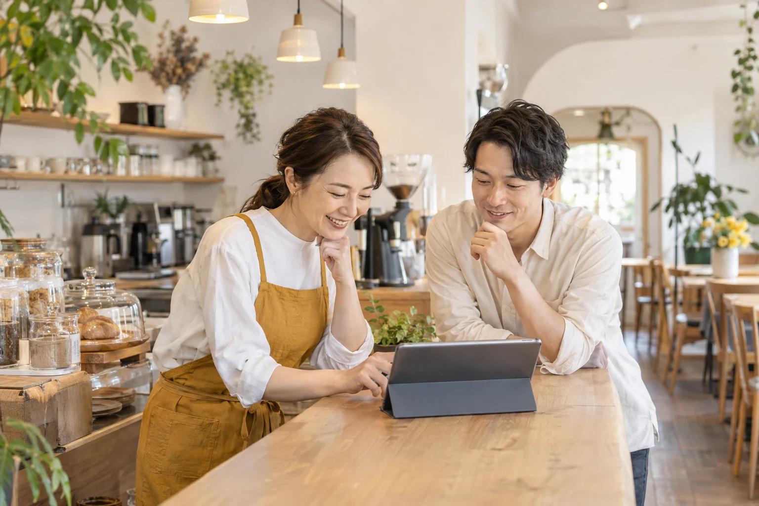 店舗で仕事を進めるイメージ